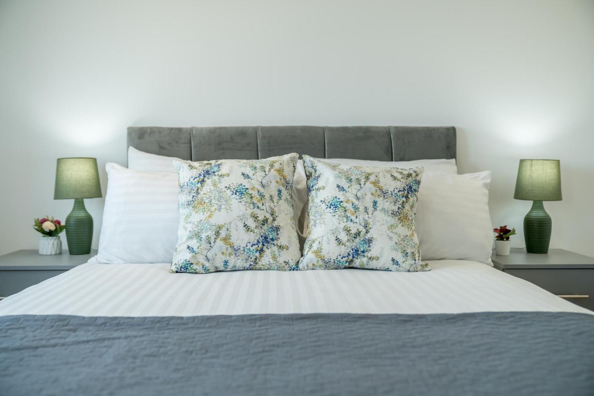 Skyvillion - London River Thames Top Floor Apartments By Woolwich Ferry, Mins To London Excel, O2 Arena , London City Airport With Parking Екстер'єр фото