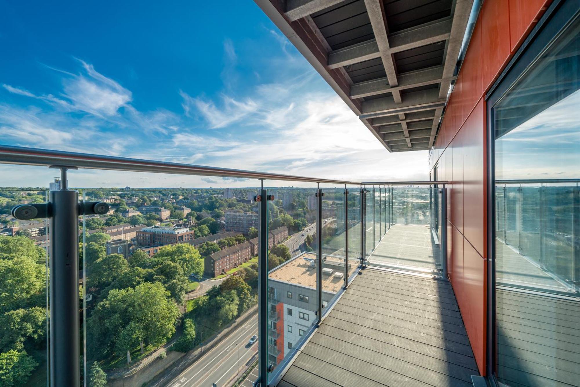 Skyvillion - London River Thames Top Floor Apartments By Woolwich Ferry, Mins To London Excel, O2 Arena , London City Airport With Parking Екстер'єр фото