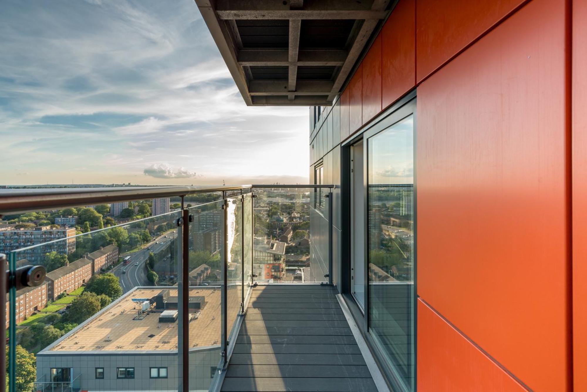 Skyvillion - London River Thames Top Floor Apartments By Woolwich Ferry, Mins To London Excel, O2 Arena , London City Airport With Parking Екстер'єр фото